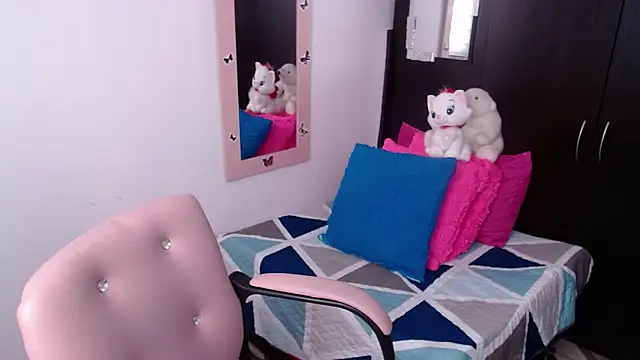 camilavargas  online show from November 5, 2025, 9:07 pm