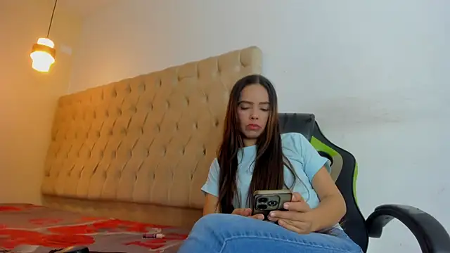 Snapshot of Naomis_35 chatting on January 8, 2026, 7:42 pm Naomis 35 online show from January 8, 2026, 7:42 pm