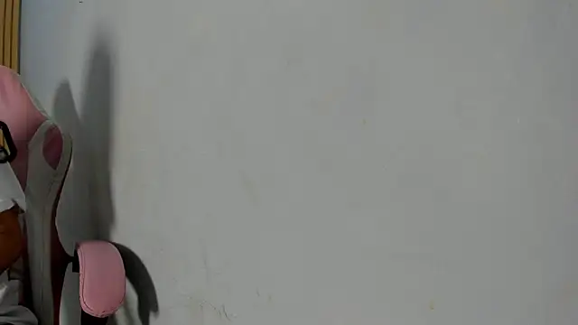 Snapshot of Naomis_35 chatting on November 19, 2025, 7:14 pm Naomis 35 online show from November 19, 2025, 7:14 pm