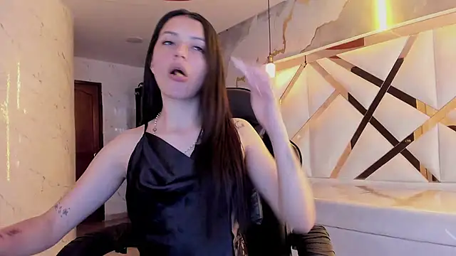 sophiadoll tf online show from May 20, 2026, 9:34 pm