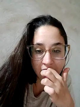 Snapshot of linameii chatting on November 17, 2025, 6:28 am linameii online show from November 17, 2025, 6:28 am