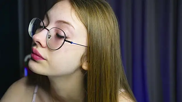 Snapshot of blissence chatting on December 5, 2025, 3:10 pm blissence online show from December 5, 2025, 3:10 pm