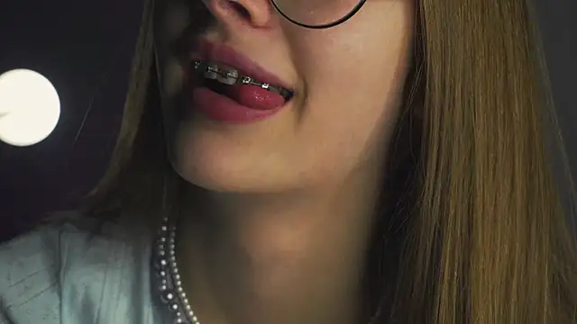 Snapshot of blissence chatting on December 22, 2025, 3:12 pm blissence online show from December 22, 2025, 3:12 pm