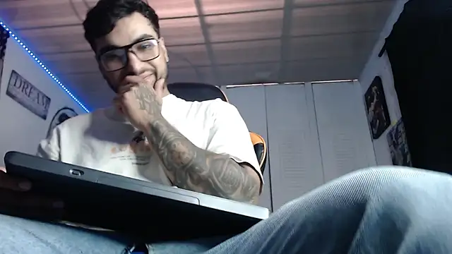 Chrys harris77 online show from December 4, 2025, 6:51 pm