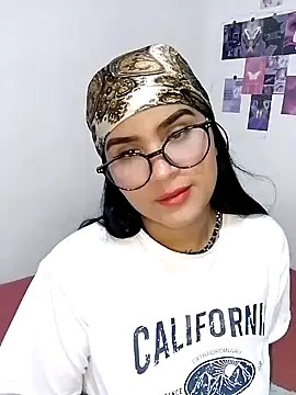 Renata Zoe online show from September 27, 2025, 1:23 am