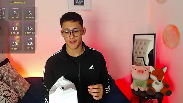 Snapshot of SalvadorFit chatting on November 13, 2025, 8:02 pm SalvadorFit online show from November 13, 2025, 8:02 pm