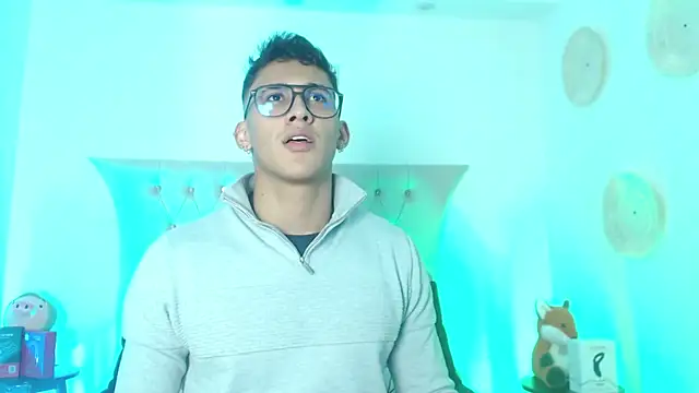 Snapshot of SalvadorFit chatting on November 25, 2025, 8:42 pm SalvadorFit online show from November 25, 2025, 8:42 pm