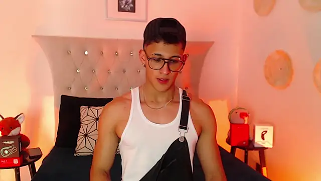 Snapshot of SalvadorFit chatting on November 23, 2025, 8:41 pm SalvadorFit online show from November 23, 2025, 8:41 pm