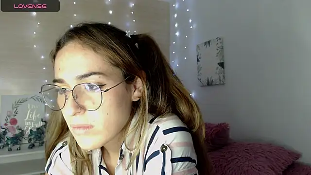 Snapshot of kat_desiree chatting on November 21, 2025, 6:01 am kat desiree online show from November 21, 2025, 6:01 am