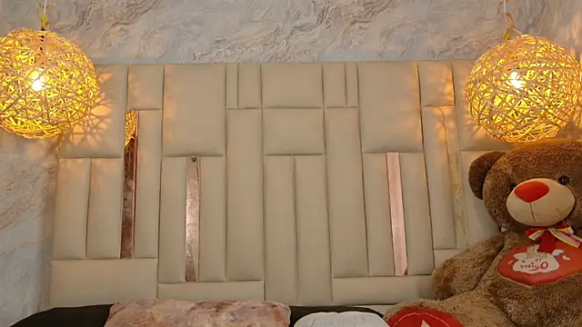 Snapshot of Dixiebelle chatting on June 19, 2026, 11:42 pm Dixiebelle online show from June 19, 2026, 11:42 pm