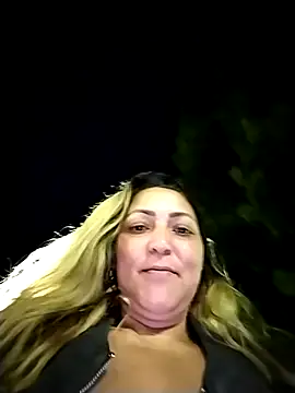 Lunita86 online show from November 1, 2025, 2:40 am