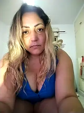 Lunita86 online show from October 5, 2025, 7:59 pm