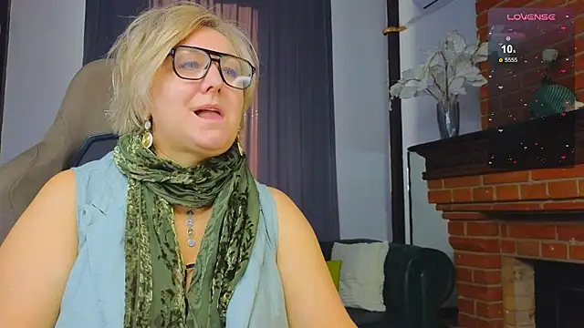 Snapshot of Marta_Wils chatting on October 21, 2025, 2:44 am Marta Wils online show from October 21, 2025, 2:44 am