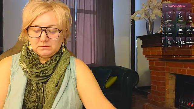 Snapshot of Marta_Wils chatting on October 27, 2025, 3:40 am Marta Wils online show from October 27, 2025, 3:40 am