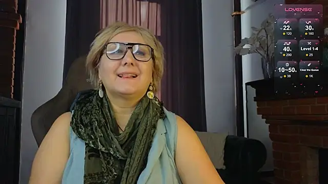 Snapshot of Marta_Wils chatting on October 23, 2025, 2:43 am Marta Wils online show from October 23, 2025, 2:43 am