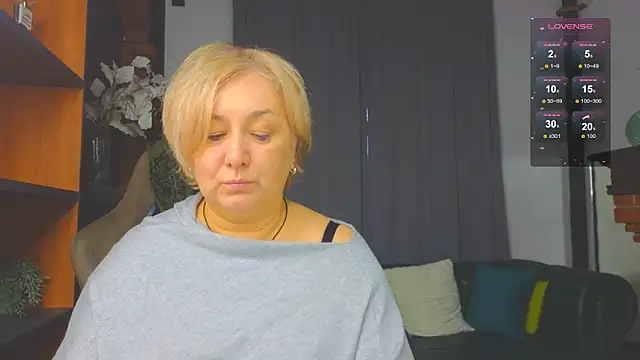 Snapshot of Marta_Wils chatting on November 4, 2025, 2:04 am Marta Wils online show from November 4, 2025, 2:04 am