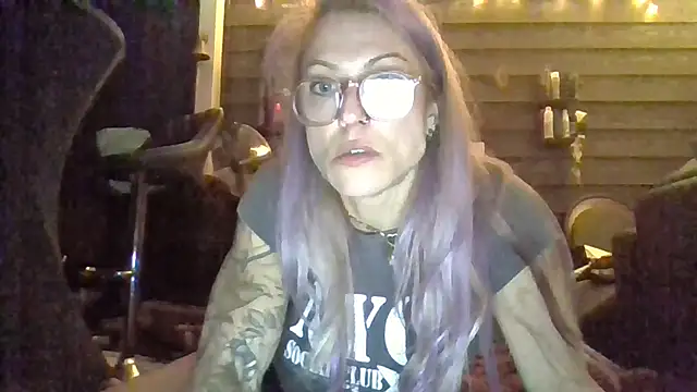 Snapshot of Fit4Kink chatting on April 11, 2026, 12:29 am Fit4Kink online show from April 11, 2026, 12:29 am