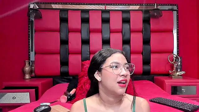 VioletaSolet online show from November 26, 2025, 11:43 am