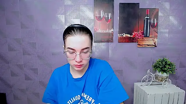 Snapshot of MiraBabe_ chatting on November 18, 2025, 9:12 am MiraBabe online show from November 18, 2025, 9:12 am