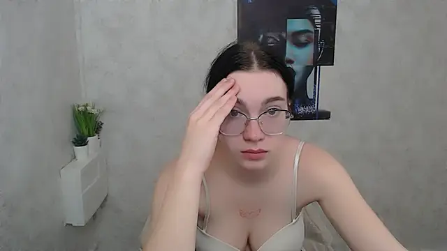 Snapshot of MiraBabe_ chatting on November 5, 2025, 7:33 am MiraBabe online show from November 5, 2025, 7:33 am