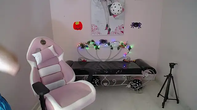 gaby angel  online show from November 11, 2025, 5:41 pm