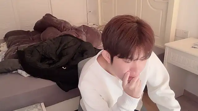 xlong00099 online show from November 28, 2025, 2:12 am