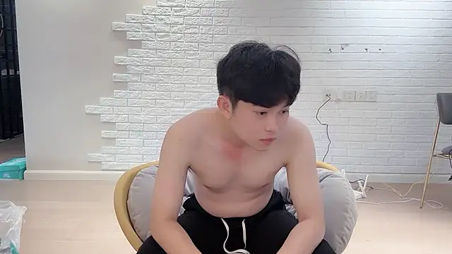 xlong00099 online show from September 18, 2025, 6:16 am