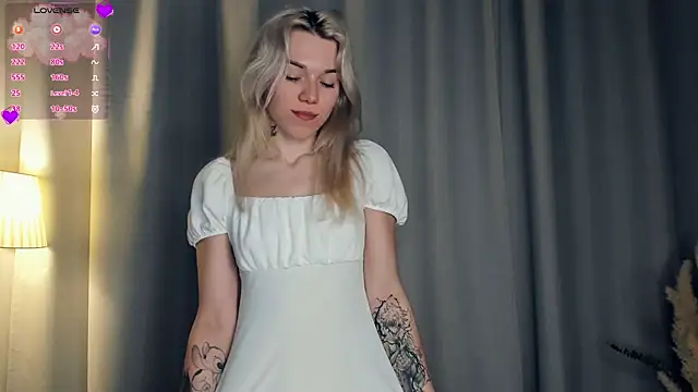 Snapshot of DianeHonnette chatting on November 1, 2025, 7:41 pm DianeHonnette online show from November 1, 2025, 7:41 pm