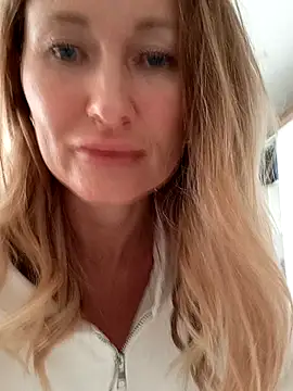 Risky-SquirtingGirl online show from September 20, 2025, 10:20 am