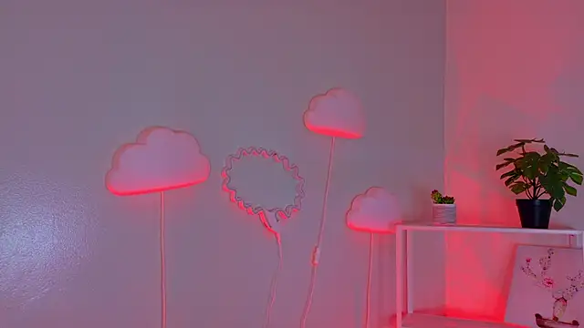 Snapshot of KeendraFox_ chatting on May 1, 2026, 9:47 am KeendraFox online show from May 1, 2026, 9:47 am