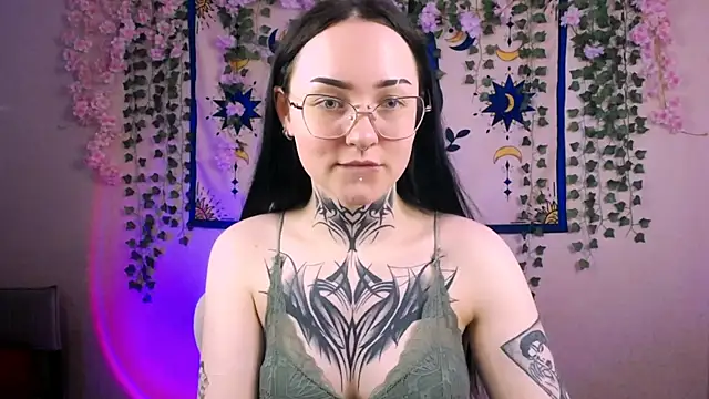 MollyKissy online show from May 6, 2026, 5:22 am