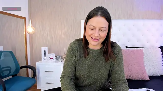 Lucy Lu17 online show from November 13, 2025, 1:04 pm