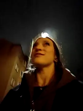 laradoom online show from October 20, 2025, 3:41 am