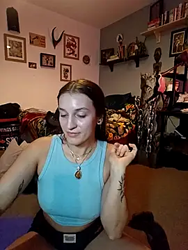 laradoom online show from November 1, 2025, 9:52 pm