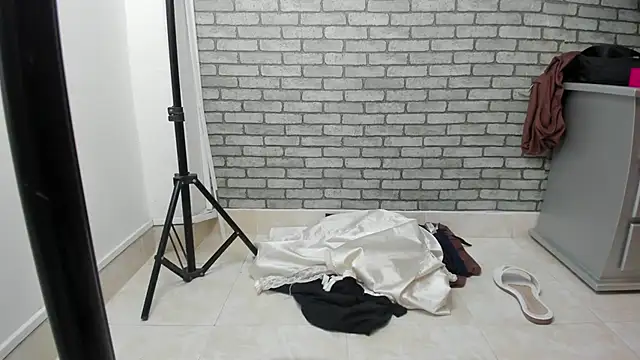 Snapshot of BDSM_MEDUZA chatting on October 27, 2025, 12:28 pm BDSM MEDUZA online show from October 27, 2025, 12:28 pm