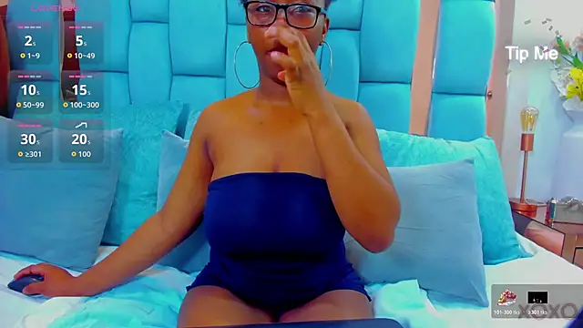 hazellanee online show from April 20, 2026, 12:02 am