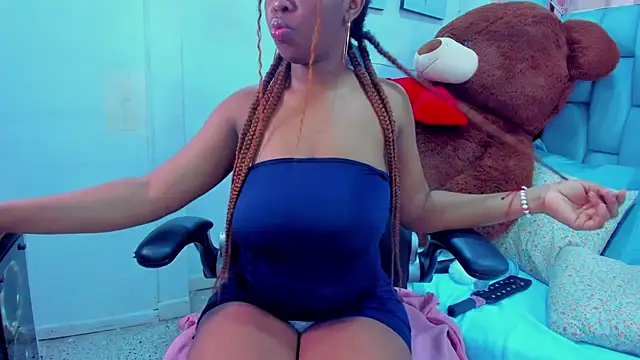 Snapshot of hazellanee chatting on November 12, 2025, 5:22 am hazellanee online show from November 12, 2025, 5:22 am