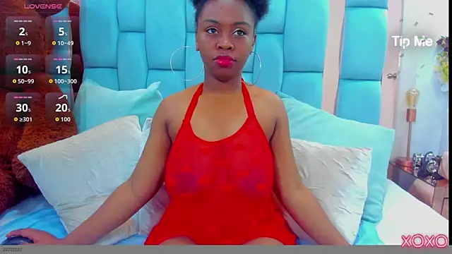 hazellanee online show from April 3, 2026, 3:24 am