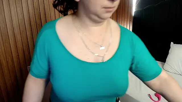 AgataThompson  online show from February 19, 2026, 8:50 pm