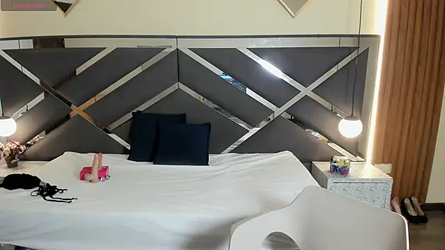 AgataThompson  online show from February 24, 2026, 7:15 pm