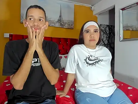 camila-criistal18 online show from September 18, 2025, 7:28 pm