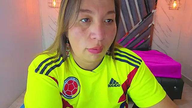 Snapshot of MaylinRosse_ chatting on June 23, 2026, 6:39 pm MaylinRosse online show from June 23, 2026, 6:39 pm