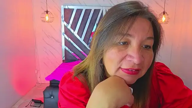 Snapshot of MaylinRosse_ chatting on June 16, 2026, 6:52 pm MaylinRosse online show from June 16, 2026, 6:52 pm
