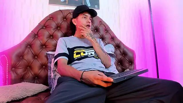 Snapshot of noah_blake0 chatting on October 25, 2025, 12:54 am noah blake0 online show from October 25, 2025, 12:54 am