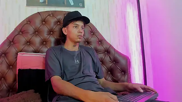 Snapshot of noah_blake0 chatting on October 1, 2025, 2:27 am noah blake0 online show from October 1, 2025, 2:27 am