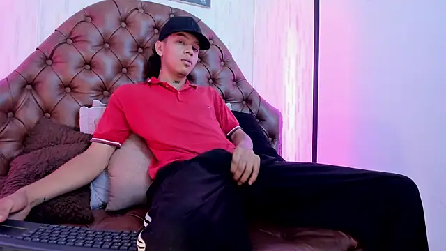 Snapshot of noah_blake0 chatting on October 3, 2025, 2:37 am noah blake0 online show from October 3, 2025, 2:37 am