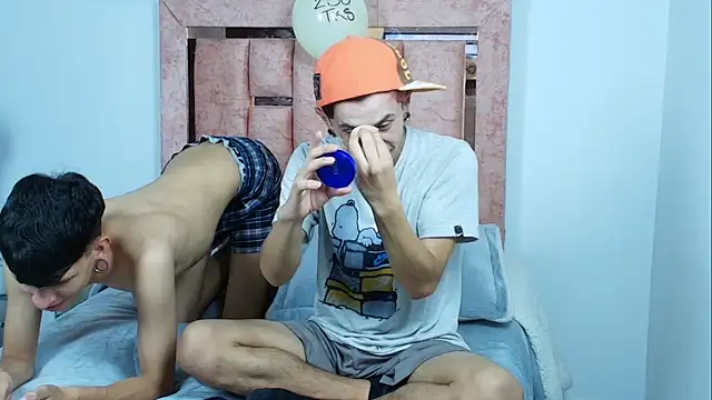 DemianSalvatore online show from December 3, 2025, 8:52 pm