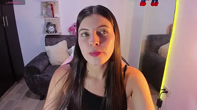 Snapshot of AdelaParker chatting on October 8, 2025, 7:47 pm AdelaParker online show from October 8, 2025, 7:47 pm