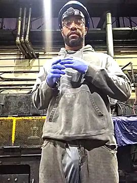 Snapshot of Justahungdad chatting on November 17, 2025, 12:20 pm Justahungdad online show from November 17, 2025, 12:20 pm