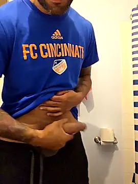 Snapshot of Justahungdad chatting on November 7, 2025, 11:30 pm Justahungdad online show from November 7, 2025, 11:30 pm